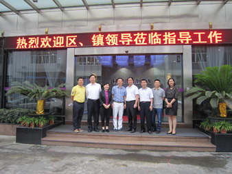 番禺区区长何汝诚赴华体会hth·（体育）（中国）官方网站,集团考察指导