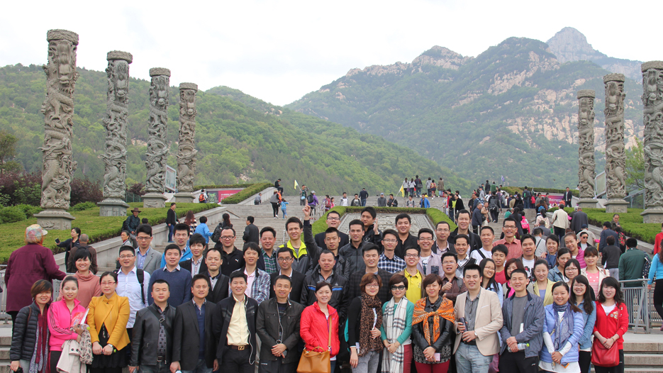 华体会hth·（体育）（中国）官方网站,精英团队游孔府登泰山